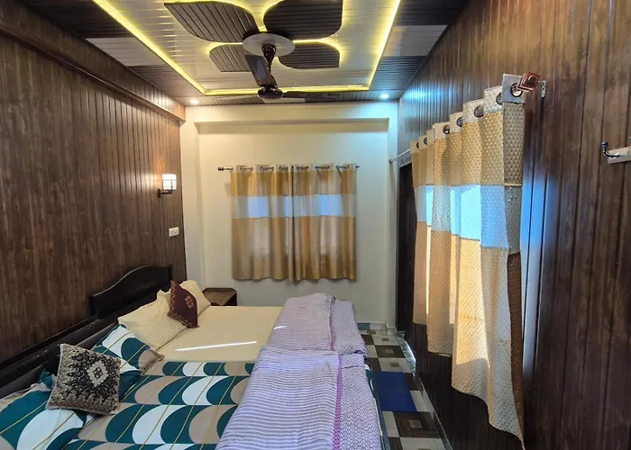 Bisht Hotel And Restaurant