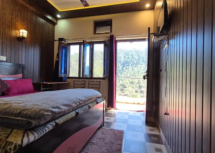 Bisht Hotel And Restaurant