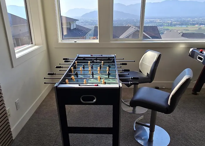 Mountain Retreat With Views, Hot Tub, Games & Ac