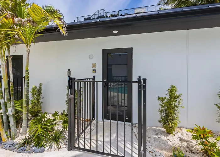 The Retreat At Anna Maria Island Inn