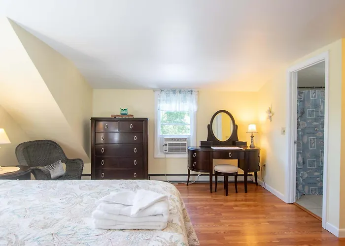 Lovely Home Near Bike Path Dog Welcome!