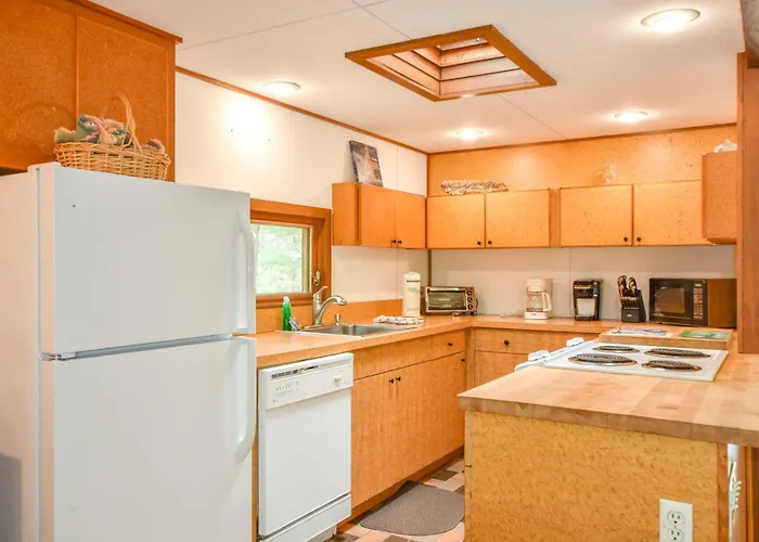 Architectural Modern Home 5 Mins To Beach