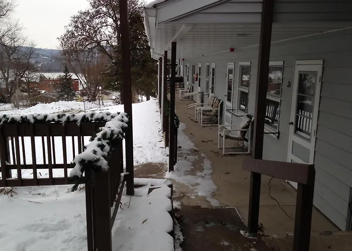 Little Bluff Inn