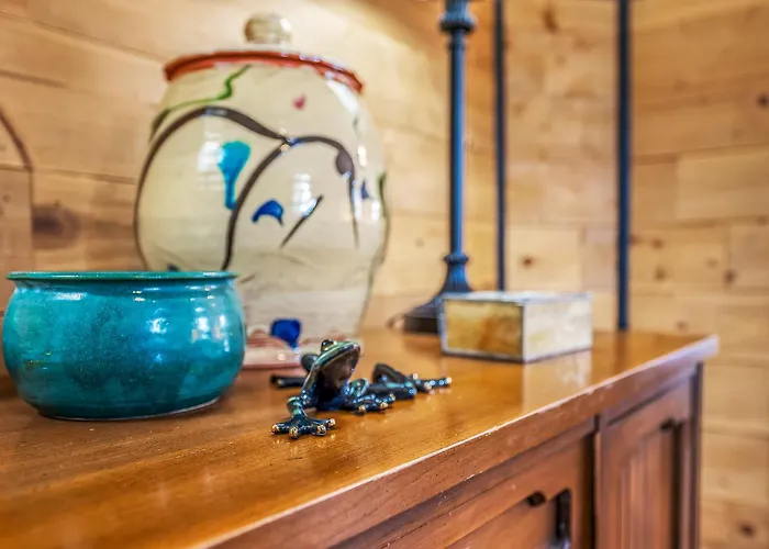 Broadway Cottage - Town, Hot Tub, Fire Pit, Grill, Wifi, Family Friendly, Pet Friendly