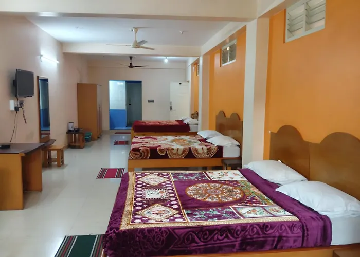 Vinayaka Deluxe Lodge