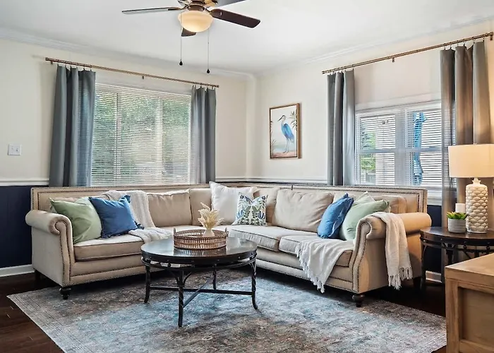 Family Fun: Comfy Home, 10 Min To Cedar Point Fun!