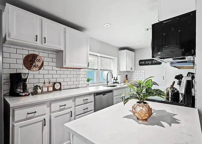 Family Fun: Comfy Home, 10 Min To Cedar Point Fun!