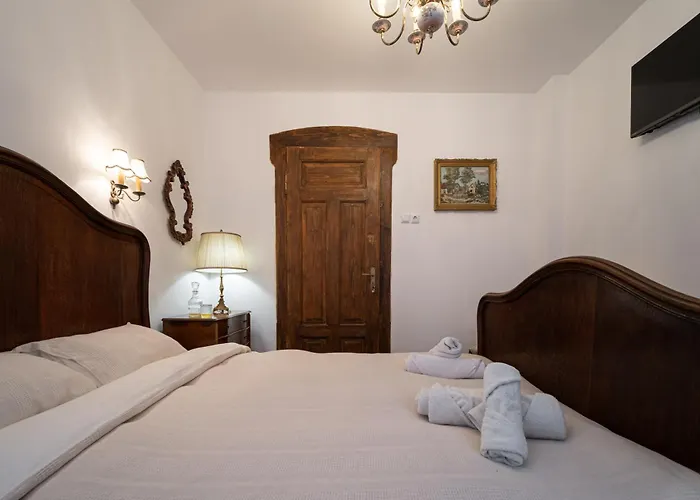 Beehive Hotel And Coworking