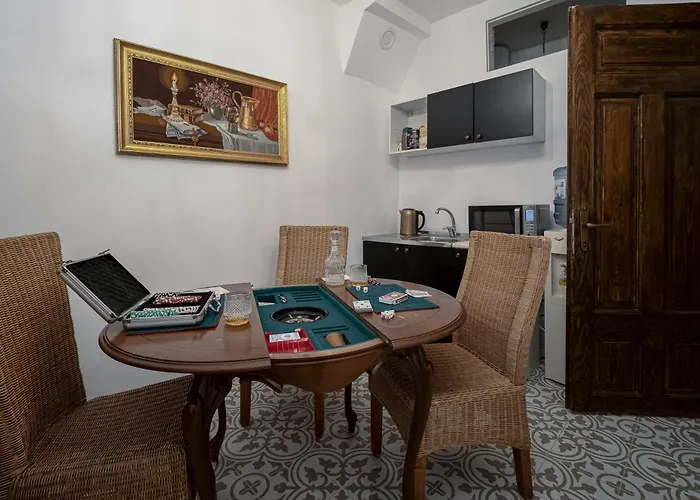 Beehive Hotel And Coworking