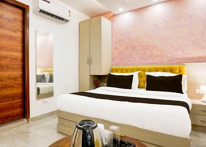 Super Townhouse Eden Garden Zirakpur