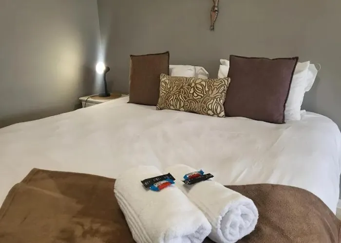 Lake Pleasant Hotel