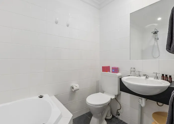 Athelstane Hotel