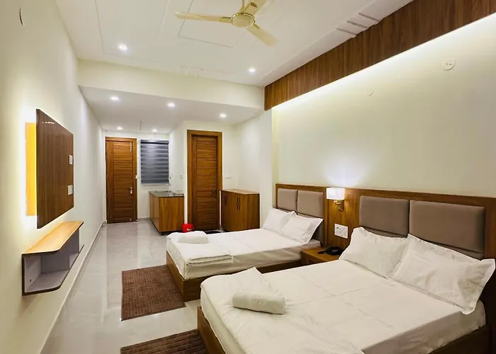Hotel Rishikesh Paradise - Best Stay In Tapovan , Guests Favourite,Travellers Delight !!