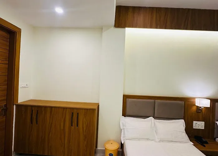 Hotel Rishikesh Paradise - Best Stay In Tapovan , Guests Favourite,Travellers Delight !!