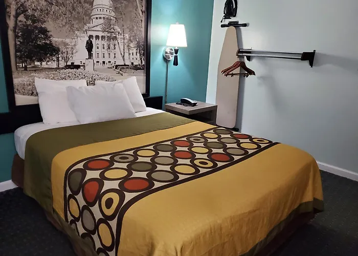 River Hill Inn & Suites