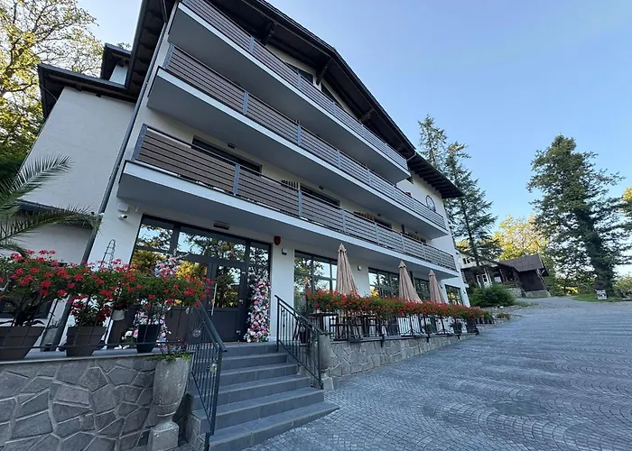 Vila Intre Lacuri