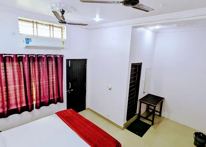 Hotel Sakshi Palace