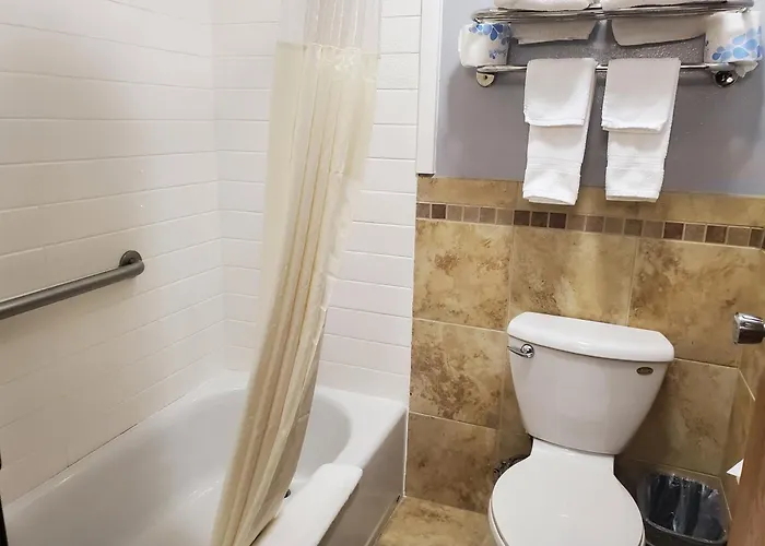 River Hill Inn & Suites