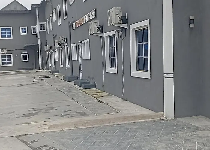 Edilom Hotel And Suites