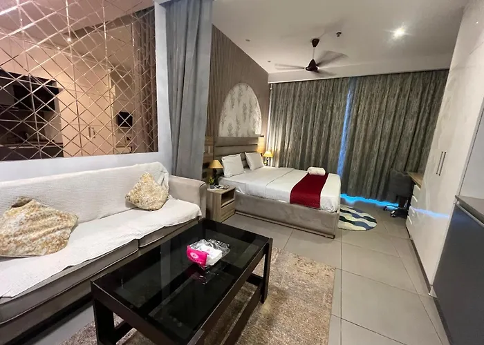 Hotel Nova Suites - Luxurious Stay In Noida
