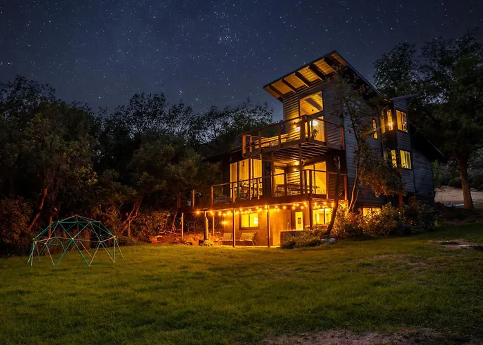 Glenwood Springs Mountain Getaway With Hot Tub And Riverfront