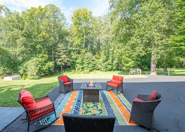 Martinsville Gem - Fireplace, Pets, Near The Park