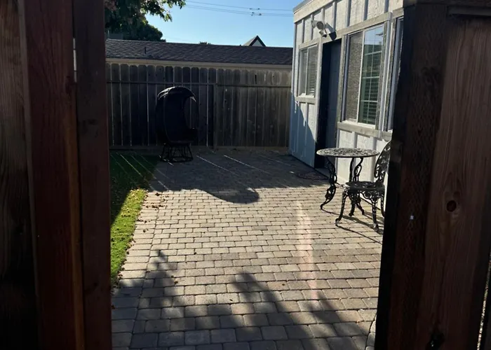 Private Cozy Retreat Near Downtown Salinas!