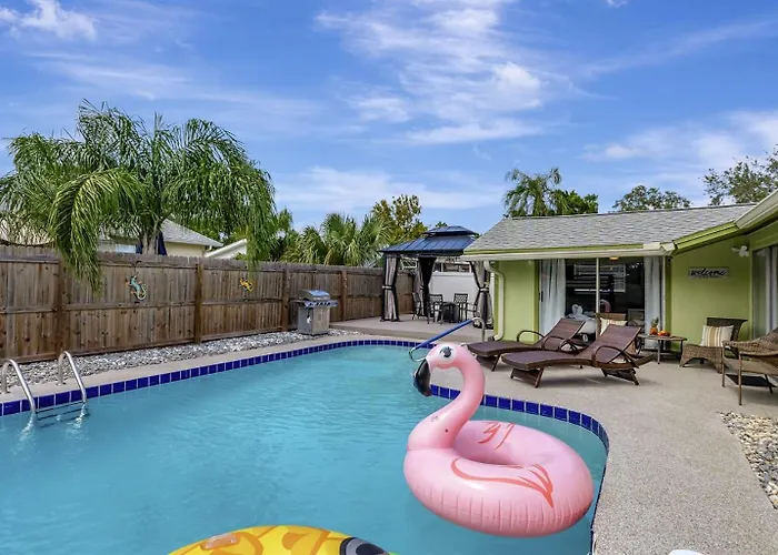 3Br Oasis Sleeps 10 Heated Pool Ping Pong!