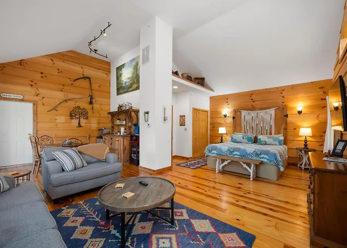 The Treehouse At The Rustic Retreat