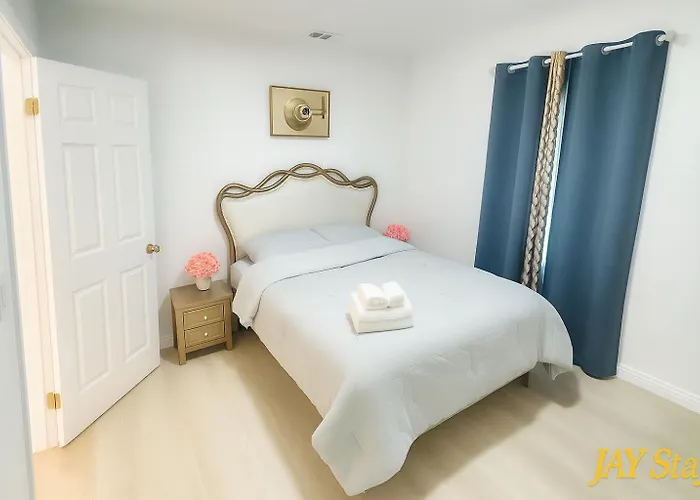 Newly Renovated, Warm Home With 4 Bedrooms, 14 Miles From Disney