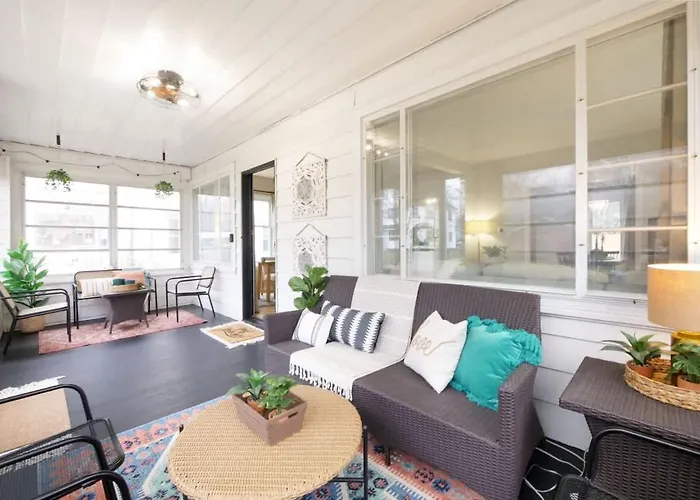 Walk To Highland Square, Sleeps 8