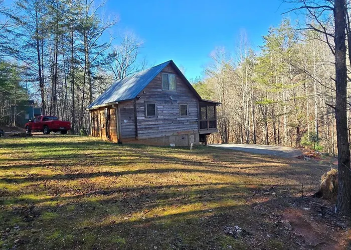 Couples Getaway Cabin With A Loft Bed - Firepit - Creek Access