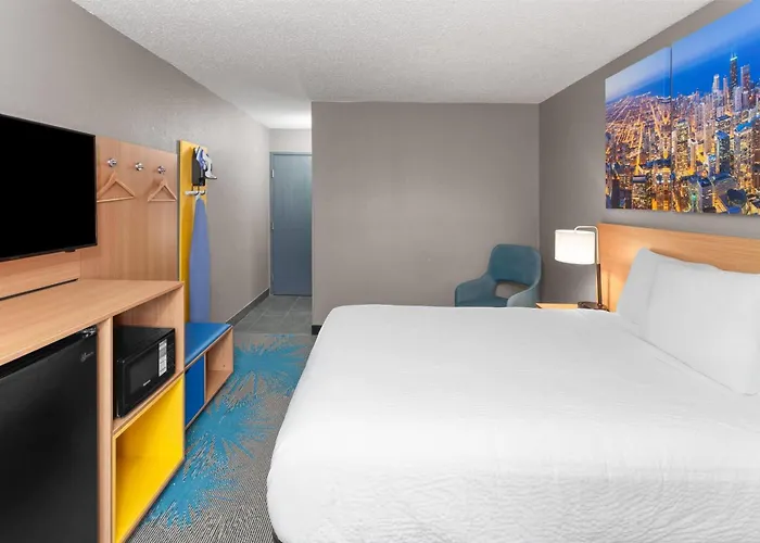 Days Inn By Wyndham Waukegan Great Lakes-Free Breakfast And Naval Base Shuttle
