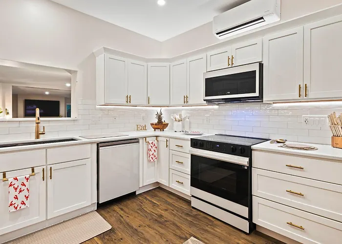 Modern Gem On 15 Acres, 5 Mi To Old Orchard Beach!