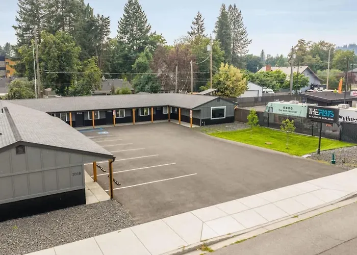 Pet Friendly Studio Steps From Food Truck Pavilion