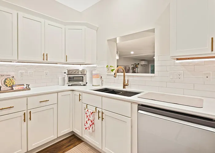 Modern Gem On 15 Acres, 5 Mi To Old Orchard Beach!
