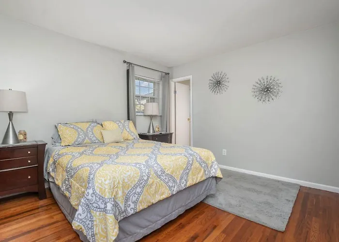 Ashwood Arbor 6 Bed 3 Bath Sleeps 13