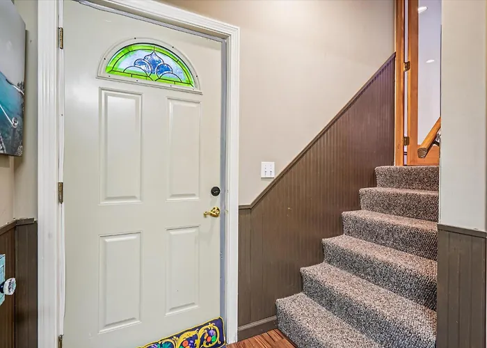 Birch Beauty 3Br Mountain Retreat With Hot Tub & Pet-Friendly!