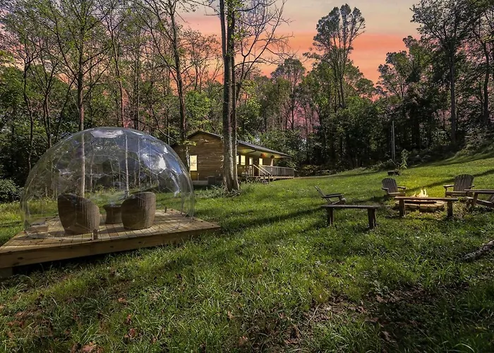 Cabin With King Bed , Xbox, Hottub, Games, Firepit , Stargazing Dome
