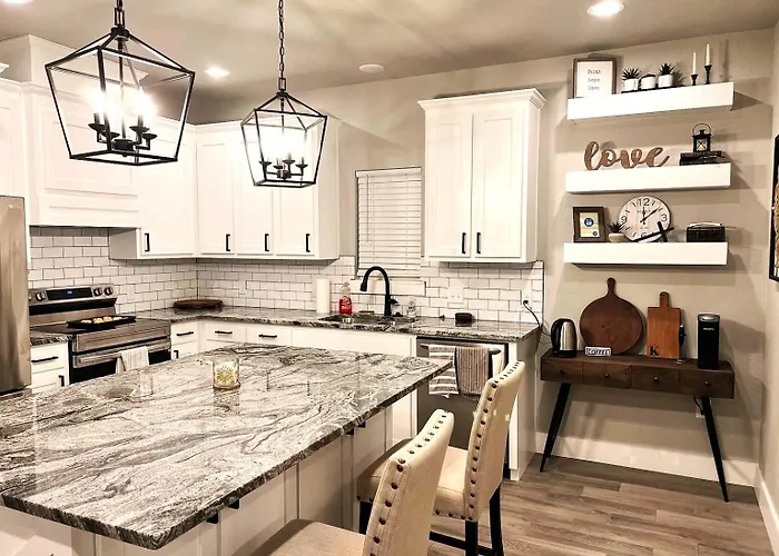 Mins To Granbury Med Ctr, Mins To Lake, Firepit, Stunning Modern Kitchen