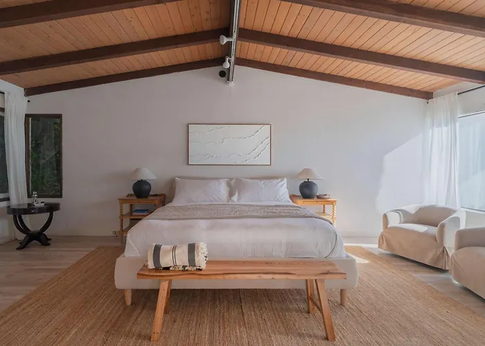 Malibu Villa With Beach Access And Ocean View