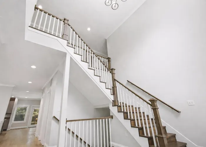 The Ultimate Luxury Home With Jacuzzi & Garage