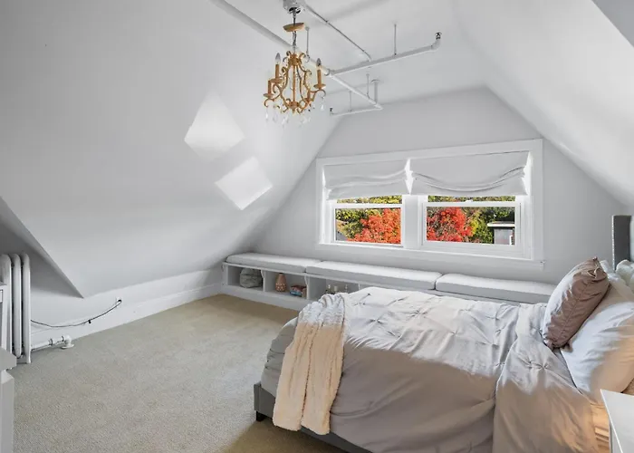 The New Victorian Mansion Bed & Breakfast