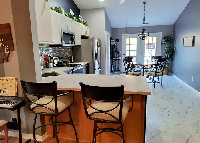 Hot Tub Hideaway 3 Br