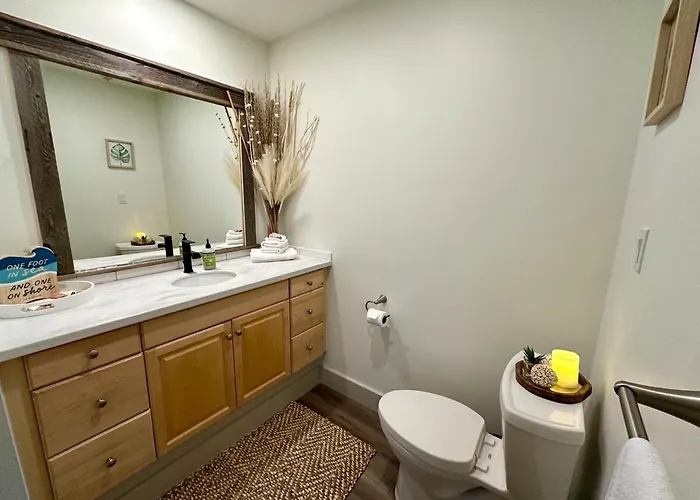 Beautiful Tranquil Centrally Located Condo