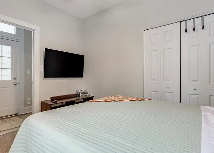 2 Mi To Dtwn Cincinnati: Home W/ Fenced Yard!