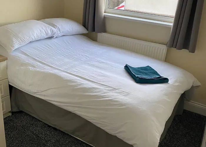 Free Parking 3 Double Bedroom Sunderland House 10 Mins Drive To Nissan Ideal For Long Term Contractor Etc Stays - See Our Dwellcome Home Ltd Site For Assurance