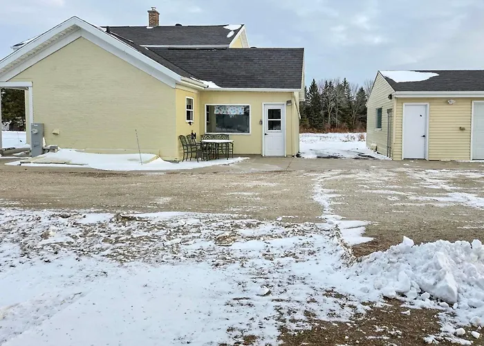 Extended Stay Lakefront Home On 15 Acres: Dogs Ok!