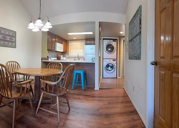 Talisman Amazing Views Walk To Uptown Sleeps 4
