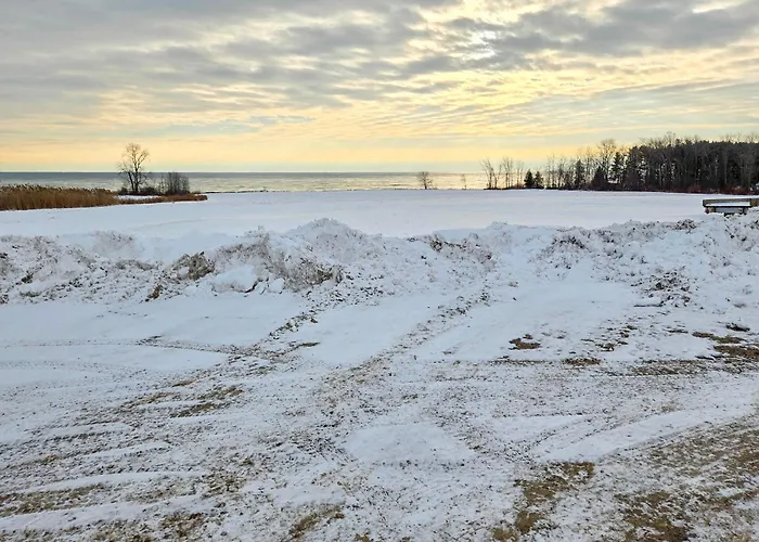 Extended Stay Lakefront Home On 15 Acres: Dogs Ok!